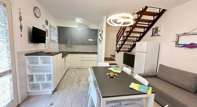 Modern two Level Villa With Playground and Pool, Prenota Villa Hotel a Veneto con piscina, Piscina