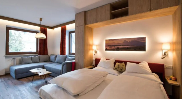 Апартаменты с балконом La Tambra - Residence - Central with Restaurant