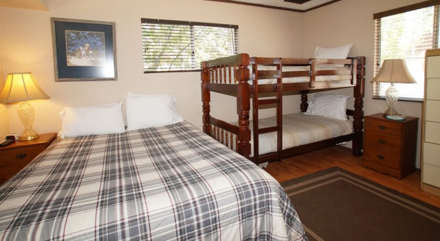 Black Bear, Buchen Sie Ferienhaus Hotels in Big Bear Lake mit Parkplatz, Parkplätze
