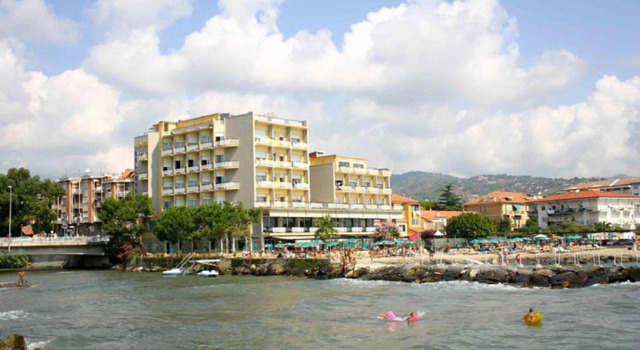 Hotel Bellevue Et Mediterranee