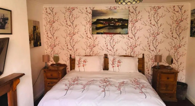Endeavour Cottage Whitby sleeps 6, Book Feriehus Sommerhuse i West Cliff, Hytte
