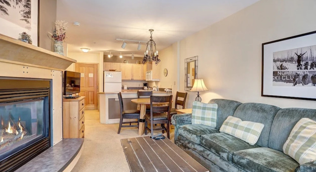 Silver Mill 8200-1br-walk To Slopes! Kids Ski Free! 1 Bedroom Condo by RedAwning