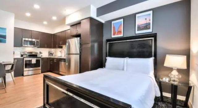 Urban Flat Apartments @ San Mateo, Забронировать Апартаменты/квартира Сан-Матео San Mateo County, рядом с The San Mateo Japanese Garden