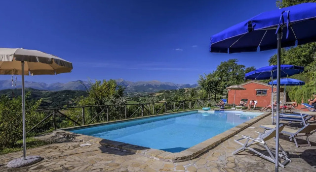 Elegant Stone House w/ Pool, Rezervovat Apartmán  