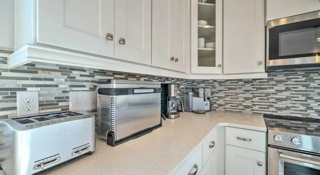 Апартаменты с 4 комнатами с балконом Kure Beach Townhome: Short Walk to the Beach!