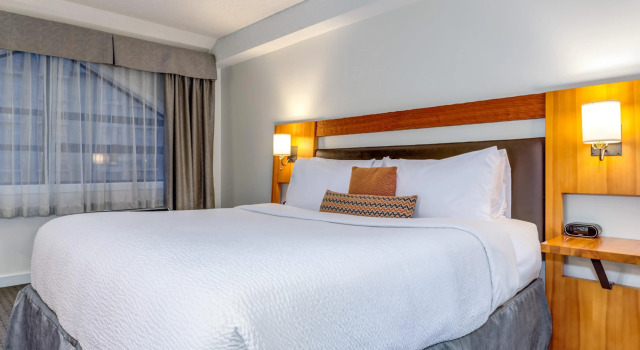 Номер Premium Listel Whistler, a Coast Hotel