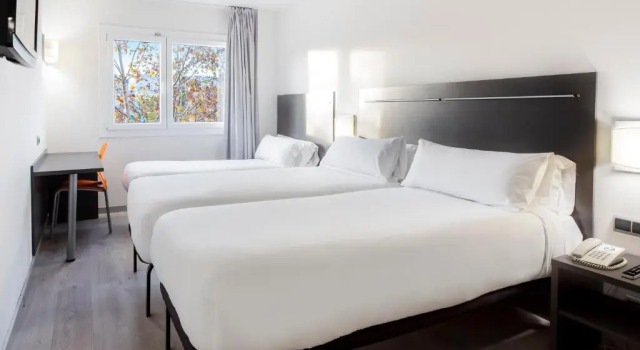 Семейный номер Standard B&B HOTEL Barcelona Rubí
