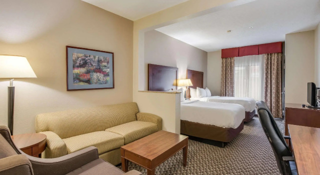 Vierer Suite Rodeway Inn & Suites