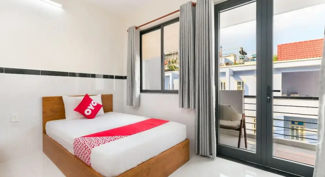 OYO 656 Nam Hai Hotel, Забронировать Отель Танбинь Хошимин, рядом с CGV Cinema CT Plaza
