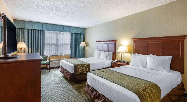 Четырёхместный номер Standard Clarion Inn Falls Church-Arlington