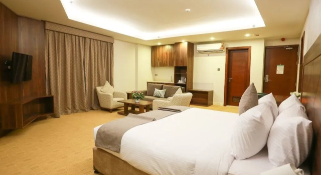 Oyyo Plaza Hotel