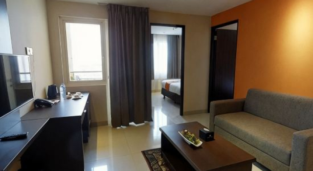 Полулюкс с видом на город The Gloria Suites Grogol