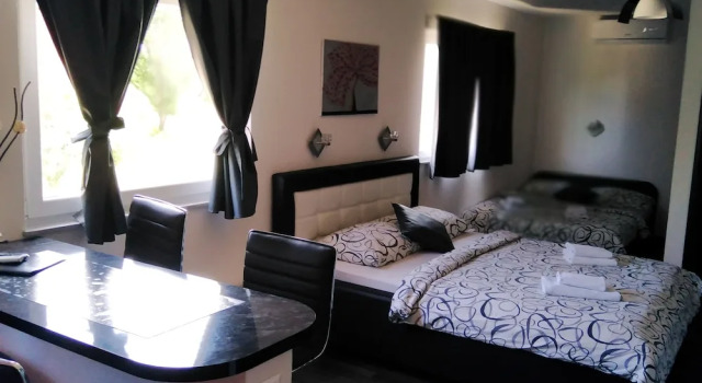 Студия Deluxe с балконом Guest House First Stop