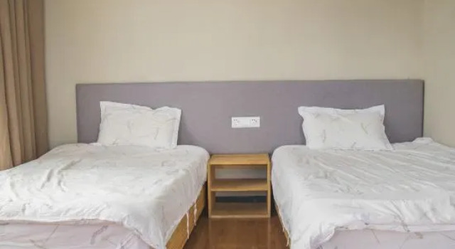 Standardowy pokój i balkonem Fengma Feiyang Hostel