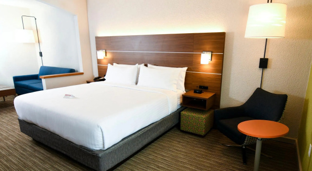Двухместный люкс Holiday Inn Express Hotel & Suites Port Clinton-Catawba Island by IHG