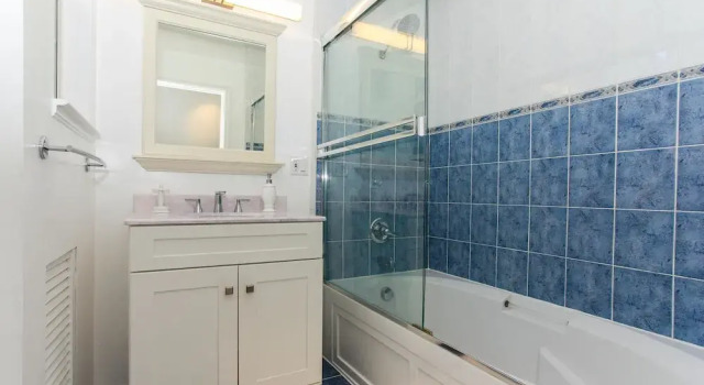 Stylish 2BR Sunset House W Parking by RedAwning