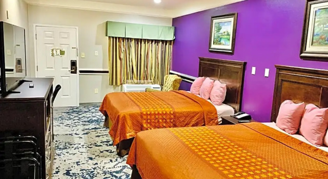 Четырёхместный номер Standard Scottish Inn and Suites Alvin
