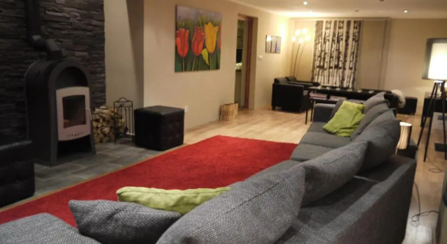 Коттедж с 6 комнатами Villa Maximus