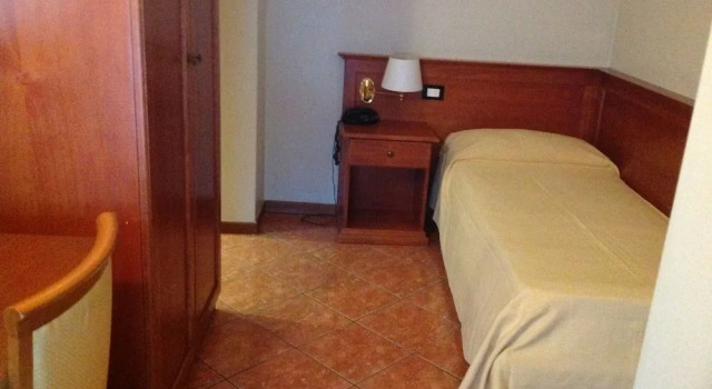 Hotel Ristorante Amalfitana, Boek Hotel Dello Lombardije