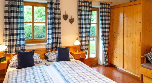 Strohmayer Appartements, Varaa Huoneisto Hotellit Chiemgau pysäköinnillä, Pysäköinti