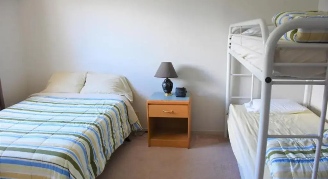 Кровать в общем номере (мужской номер) North Coast Trail Backpackers Ltd