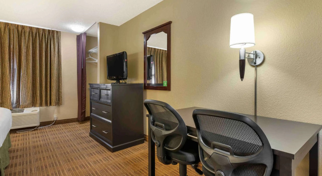 Четырёхместный люкс Extended Stay America Suites - Champaign - Urbana