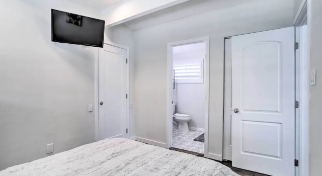 Walk to Downtown Palm Desert: Home w/ Pool Access, Забронировать Дом для отпуска Отели Палм-Дезерт с парковкой, рядом с Парк Палма-Виллидж, Парковка