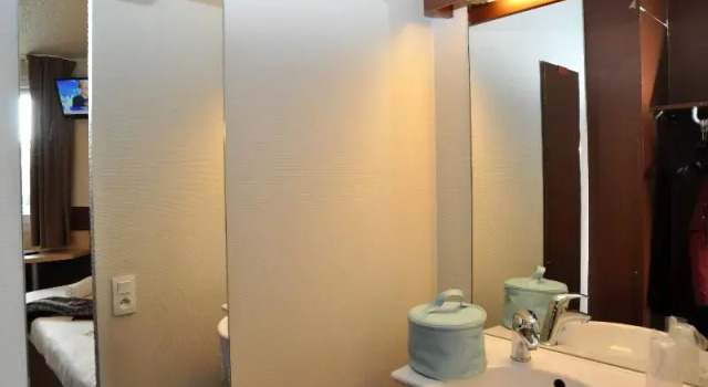 Номер Standard BHôtel De Caen