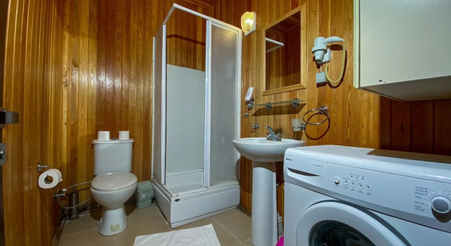 Коттедж Tree Houses Hotel