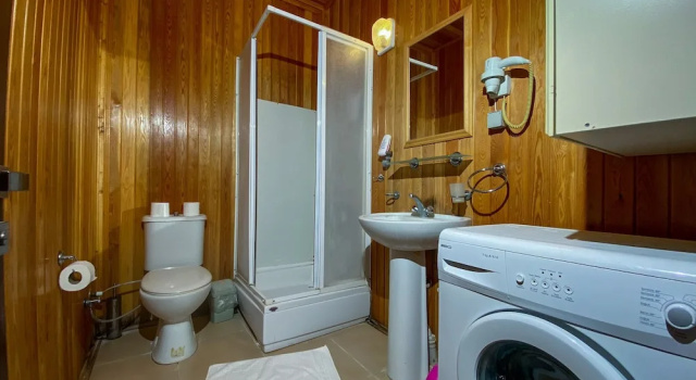 Коттедж с балконом Tree Houses Hotel