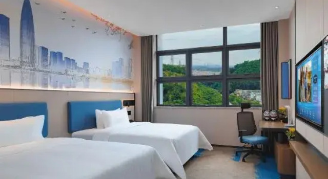 Номер Deluxe Hampton by Hilton Shenzhen Yuanshan
