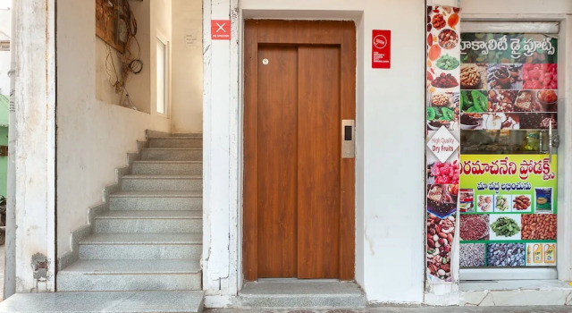 Pmr Guest Inn By OYO Rooms, Забронировать Гостевой дом Тирупати штат Андхра-Прадеш, рядом с Центральный автобусный вокзал APSRTC
