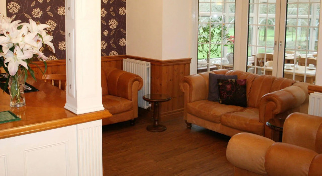 Trivelles Waterhall Country Gatwick Hotel & airport parking, Забронировать Отель Бизнес-отели Исторического графства Суссекса, 4* 5*