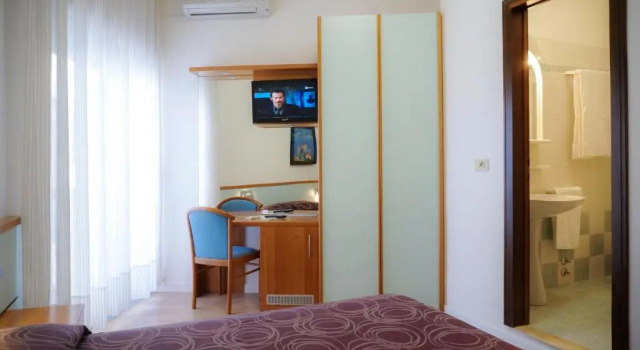 Двухместный номер Standard с балконом и с частичным видом на море Hotel Continental
