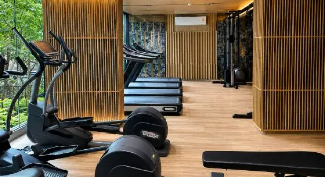 Sukhumvit 22 1BR | Pool, Gym & Garden Oasis