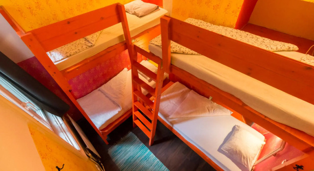 Кровать в общем номере (женский номер) Baroque Hostel & Coworking