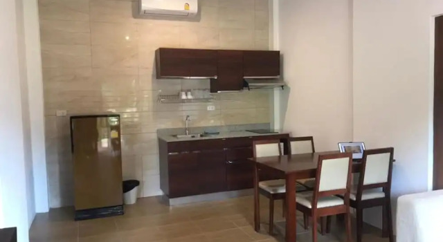 Вилла с балконом и с видом на бассейн Green Villa