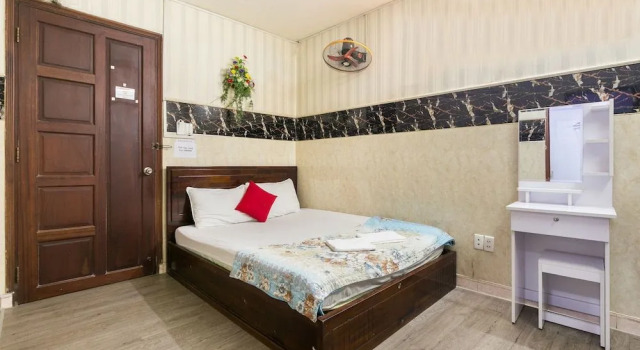 OYO 885 Ngoc Thinh Hotel, Забронировать Отель Отели Танбинь с парковкой, Парковка