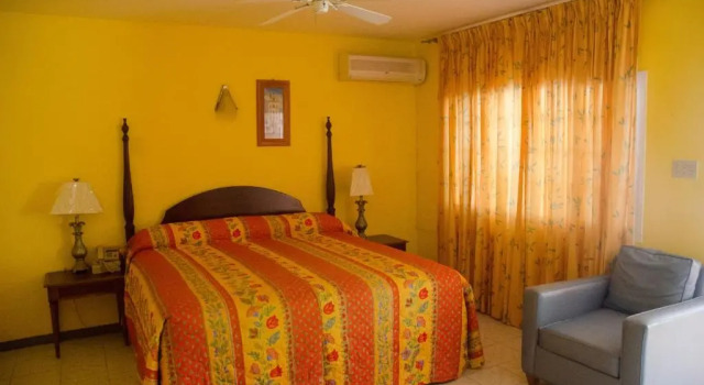 Guest House Villa Royal, Забронировать Гостевой дом Отели Монтего-Бэй с парковкой, Парковка