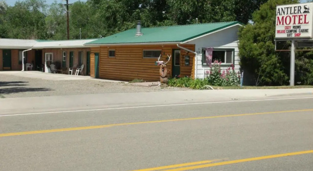 Antler Motel, Varaa Motelli  