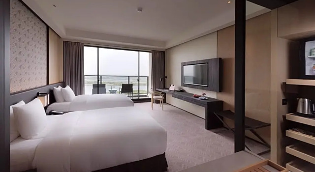 Семейный номер Standard с балконом и с видом на реку Crowne Plaza Tainan by IHG
