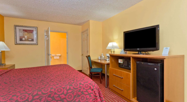 Четырёхместный номер Standard Days Inn by Wyndham Franklin