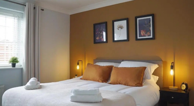 The Pavilion - Stunning, 4 Bedroom House with Free Parking, Брондау Қонақ үй Уейкфилд West Yorkshire
