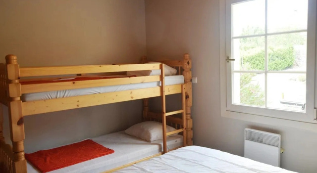 Quiet Holiday Home in Les Vans With Pool, Забронировать Дом для отпуска Виллы Овернь-Рона-Альпы, Вилла