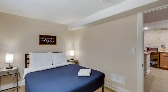 Cozy & Comfy 1bd In Historic Portage Park Bungalow by AllSet Turnover, Забронировать Отель Отели Иллинойс 3 звезды, 3*