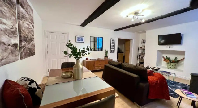 Апартаменты Superbly located 2 bedroom luxury apartment