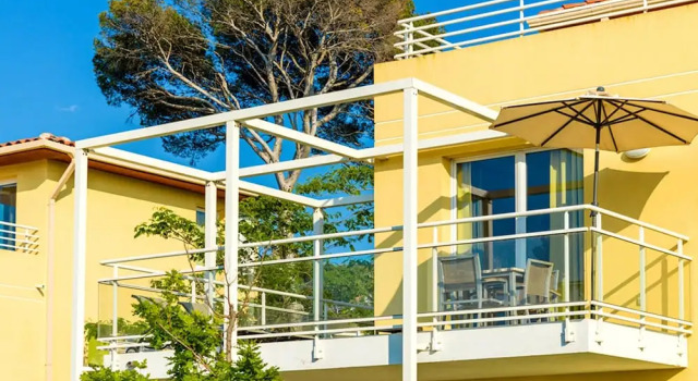 Duplex Cabin Apartment for 8 in Var
