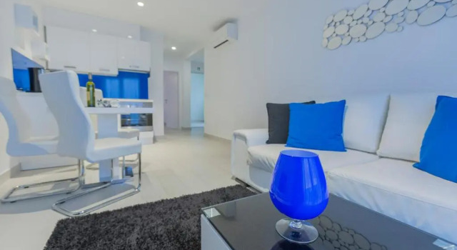 Lux Apartments Makarska, Забронировать Апартаменты/квартира Отели Велико Брдо с парковкой, Парковка
