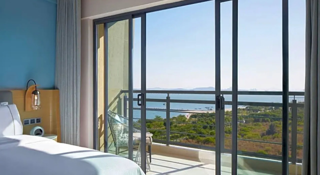 Четырёхместный номер Deluxe с балконом и с видом на океан Element by Marriott Xiamen Tongan