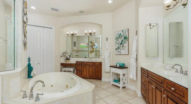 Private Luxury Villa with Heated Pool & Spa, Game Room, & Kayaks - Villa Coral Breeze - Roelens